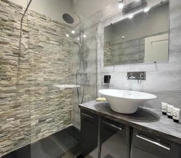 Bussiere - Cadiere Apartment | T2 Confort & Design avec Jardin - Gare d'Oullins