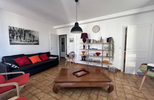 Cambo-les-Bains Apartment | T2 confortable au centre-ville avec animaux admis et Wi-Fi - FR-1-495-79