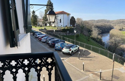 Cambo-les-Bains Apartment | T2 confortable au centre-ville avec animaux admis et Wi-Fi - FR-1-495-79