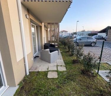 Saint-Andre-de-Cubzac Apartment | T2 Cosy avec Terrasse & 2 parkings privés