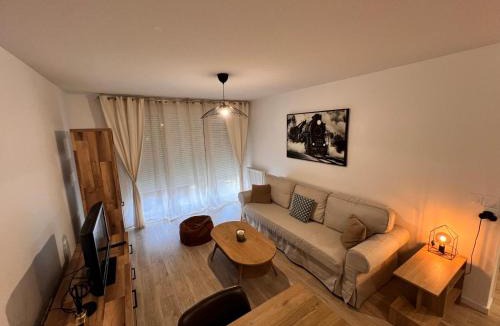 Saint-Andre-de-Cubzac Apartment | T2 Cosy avec Terrasse & 2 parkings privés