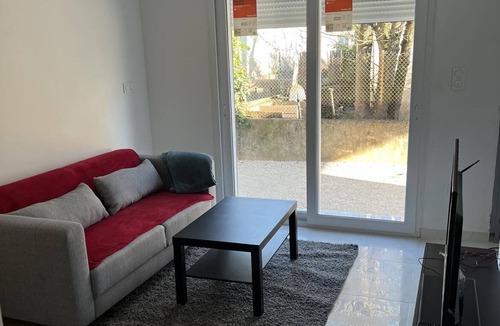 Bagnols-sur-Ceze Apartment | T2 in a quiet villa
