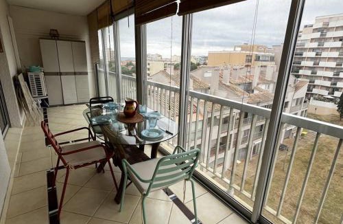 Le Port Apartment | T2 lumineux au port, climatisation, loggia avec vue, parking inclus - FR-1-696-93