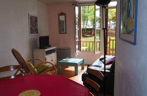 Aurillac Apartment | T3 apartment in historic center, on river bank.