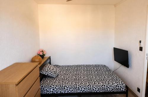 Salon-de-Provence Apartment | T3 Centre Parking 4pers Calme & Confort