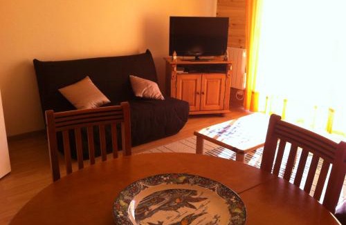 Font-Romeu-Odeillo-Via Apartment | T3 plein centre 6 couchages à 5 mn à pied des télécabines wifi gratuit