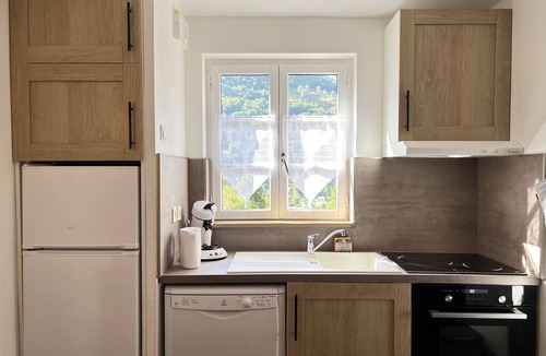Cauterets Apartment | T3 rénové avec balcon, vue montagne et Parking.