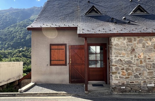 Cauterets Apartment | T3 rénové avec balcon, vue montagne et Parking.