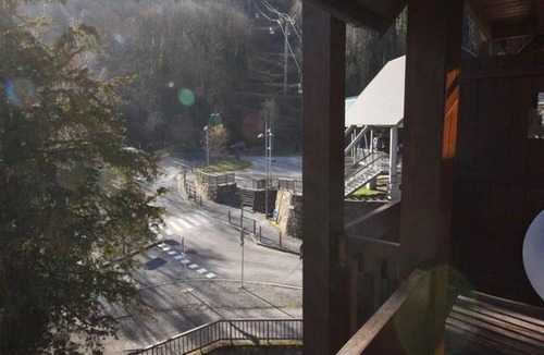 Bagneres-de-Luchon Apartment | T3 Sud au Pied Téléphérique avec Balcon, Parking, Animaux OK - FR-1-313-125