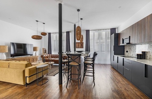 Quartier Saint-Ambroise Apartment | Taj Express, 3BR/3BA, 8 people