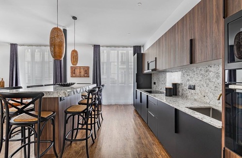 Quartier Saint-Ambroise Apartment | Taj Express, 3BR/3BA, 8 people