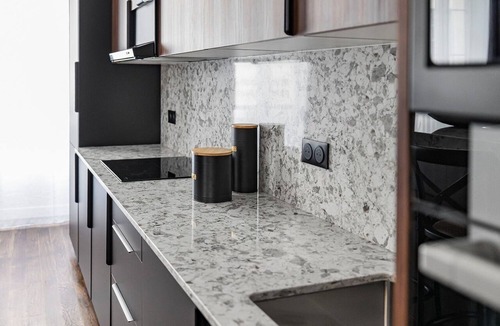 Quartier Saint-Ambroise Apartment | Taj Express, 3BR/3BA, 8 people