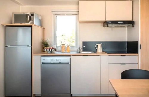 Calviac House | Terracotta Luxe 4-Bedroom Mobile Home for 6 People + TV