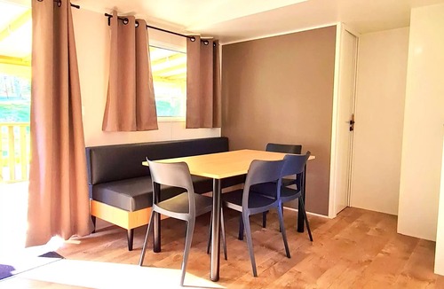 Calviac House | Terracotta Luxe 4-Bedroom Mobile Home for 6 People + TV