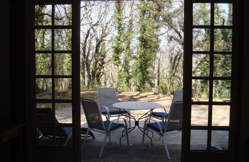 Lacoste Apartment | The "A l'Ombre des Chênes" studio offers peace, relaxation, and beautiful walks