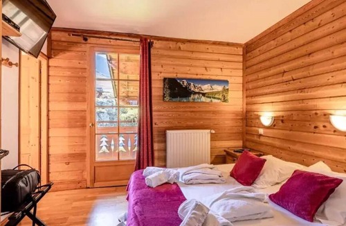 Bergers Ski Chalet | The Altiport Chalets - 6 Room Chalet Cabin 12 People
