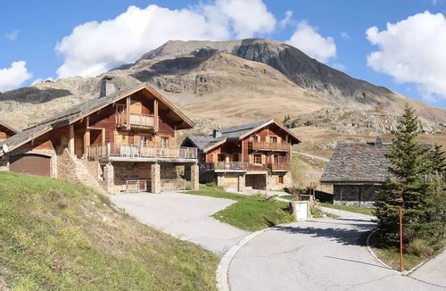 Bergers Ski Chalet | The Altiport Chalets - 6 Room Chalet Cabin 12 People