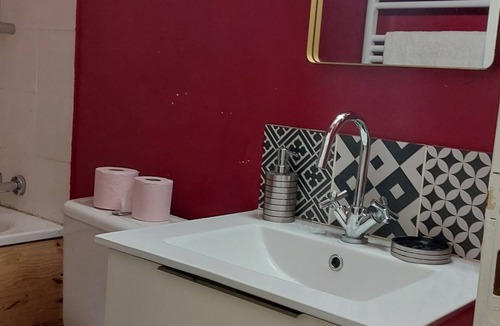 Limoges Apartment | The budget studio.