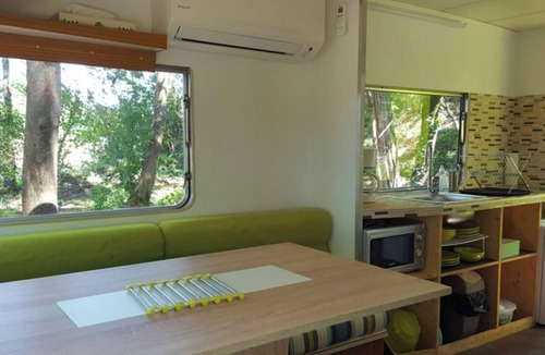 Chateauneuf-sur-Isere House | The caravan and its drop of WATER