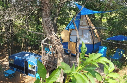 Chateauneuf-sur-Isere House | The caravan and its drop of WATER