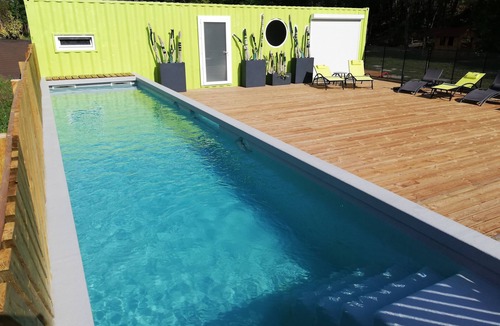 Chateauneuf-sur-Isere House | The caravan and its drop of WATER