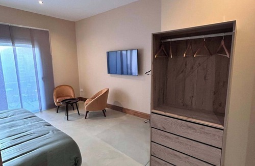 Torreilles Bed & Breakfast | The Colonial House, a Luxury Suite