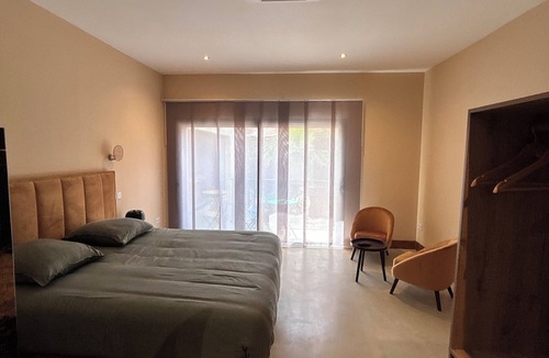 Torreilles Bed & Breakfast | The Colonial House, a Luxury Suite