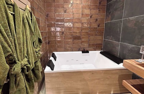 Torreilles Bed & Breakfast | The Colonial House, a Luxury Suite