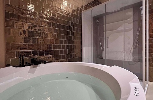 Torreilles Bed & Breakfast | The Colonial House, a Luxury Suite