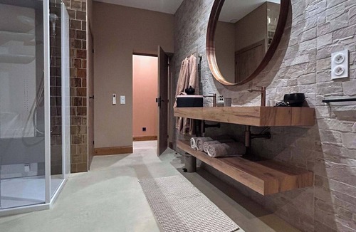 Torreilles Bed & Breakfast | The Colonial House, a Luxury Suite