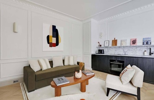 Les Halles Apartment | The Lander - Serviced 2BR/2BA - Louvre-Rivoli IV