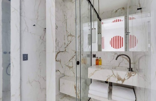 Les Halles Apartment | The Lander - Serviced 2BR/2BA - Louvre-Rivoli IV