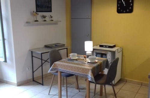 Aiguihe Apartment | The Little Dyke at the foot of the Aiguilhe Rock