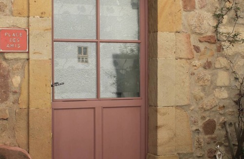 Le Bousquet-d'Orb House | The Little Pink House Eau De Thermale Avène Beautiful house in Le Bousquet D’Orb