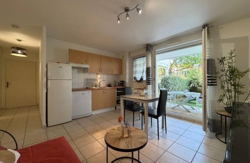 Cambo-les-Bains Apartment | The Mendi Alde Complex - Community Pool