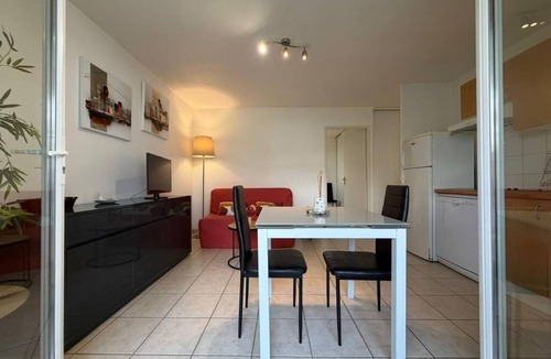 Cambo-les-Bains Apartment | The Mendi Alde Complex - Community Pool