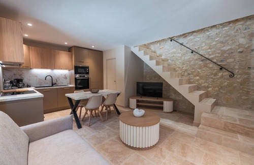 Condillac House | The Nest of the Tits – Charming cottage with pool near Montélimar