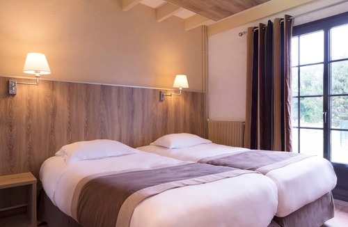 Saint-Pardoux-l'Ortigier Hotel | The Originals Relais, Hôtel Restaurant Les Coquelicots