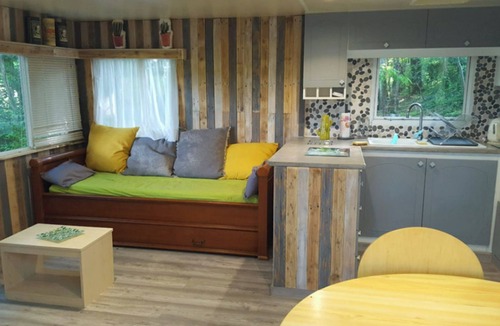 Chateauneuf-sur-Isere House | The Ver de terre mobile home