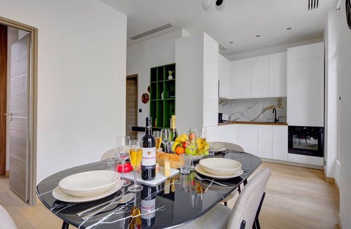 Quartier de la Plaine-de-Monceaux Apartment | TheBlueStay 290 - Apt terrace near Champs-Elysées