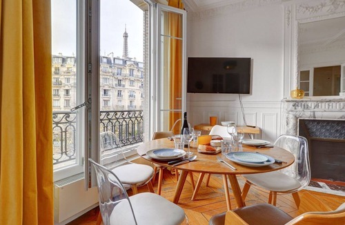 Quartier du Gros-Caillou Apartment | TheBlueStay 321 - Cozy apartment view Eiffel Tower