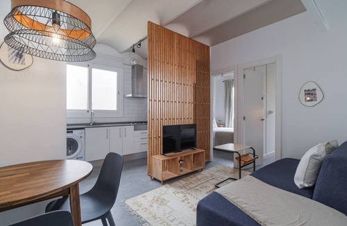 Sants Apartment | This apartment is a 2 bedroom(s), 1 bathrooms, located in Barcelona, Catalunya.