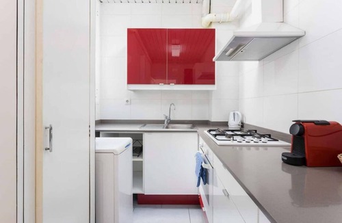 El Camp de l'Arpa del Clot Apartment | This bright designed apartment is the perfect base to discover Barcelona and experience all his charms while staying in a central location. Just 20 mins walking from Sagrada Familia.