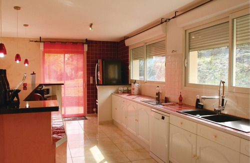Aubenas House | This delightful vacation home welcomes you in Aubenas in the southern part of the Ardèche and is ide
