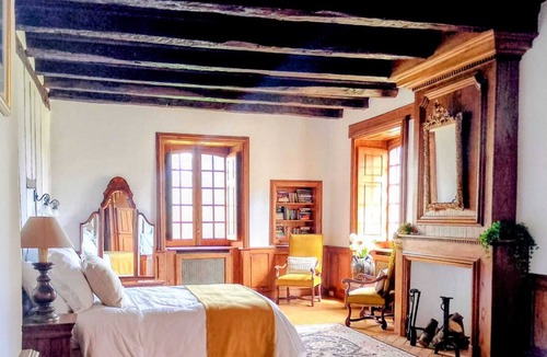 Saint-Sornin-Lavolps Other | This magnificent, spacious château can accommodate 23 people in 10 rooms.