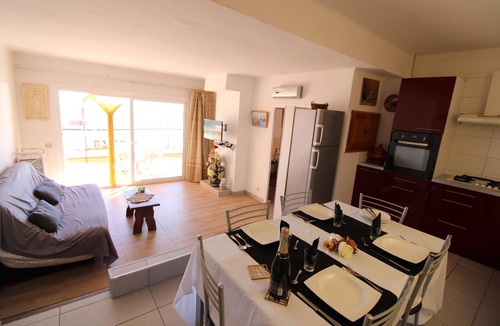Empuriabrava Apartment | Three bedroom apartment with sea views