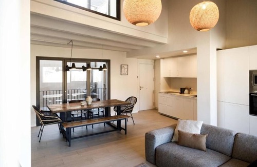 Barri Vell Apartment | Three-Bedroom Penthouse Apartment with private terrace