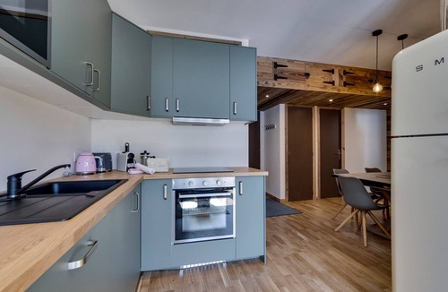 Les Almes Apartment | Tignes Apartment for 7, close to slopes and shops