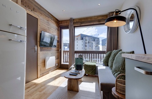 Les Almes Apartment | Tignes Apartment for 7, close to slopes and shops
