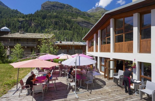 Les Brevieres Apartment | Tignes Stay with Sauna & Pool